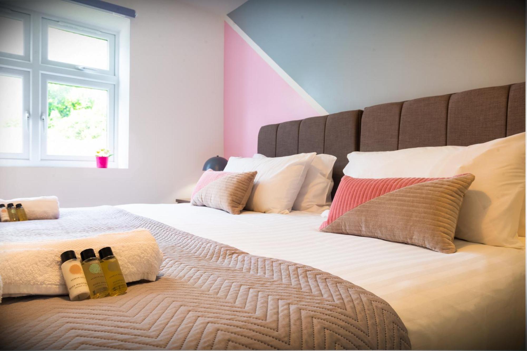 The 'Pinky' - Beautiful 1 Bed Apartment In Hatfield - Free Parking - Near Uni & Business Park - Big Savings On Long Stays Exterior foto